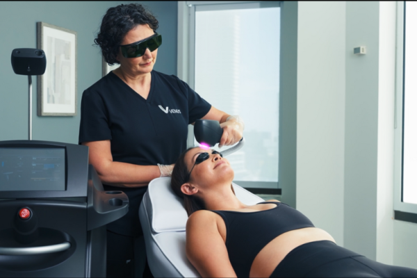 Laser AC Dual

La lumière pulsée cible acné, taches, rougeurs et signes de l’âge pour une peau plus nette, uniforme et éclatante.


    En savoir plus